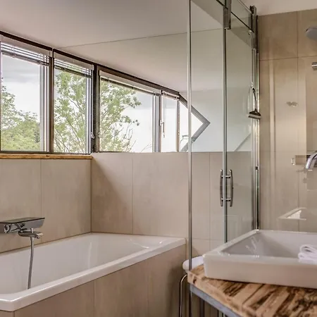 Bed & Breakfast Winzarei Ciringa Menhard 4*