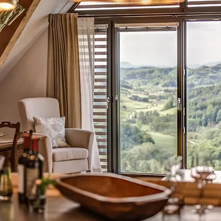 Winzarei Ciringa Menhard Bed & Breakfast 4*