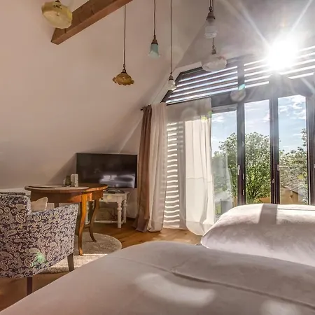 Winzarei Ciringa Menhard 4*