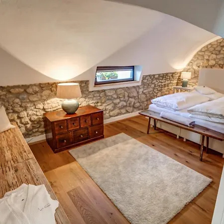 Bed & Breakfast Winzarei Ciringa Menhard 4*