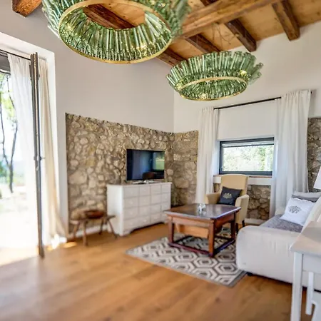 Winzarei Ciringa Menhard Bed & Breakfast 4*