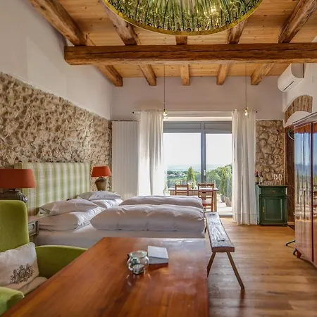 Winzarei Ciringa Menhard Bed & Breakfast 4*