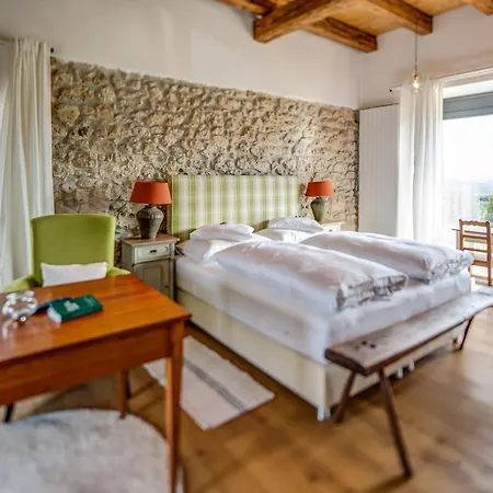 Winzarei Ciringa Menhard Bed & Breakfast