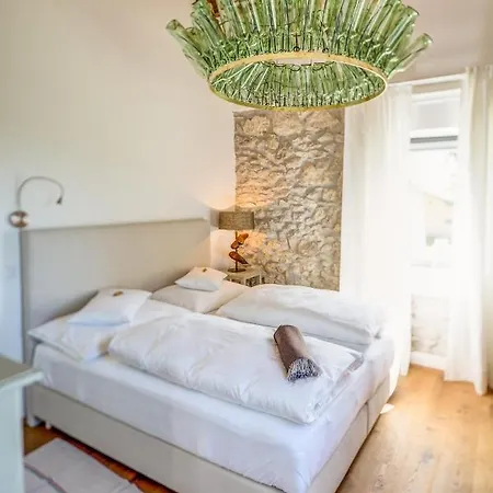 Couette-café Winzarei Ciringa Menhard *