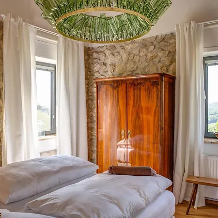 Winzarei Ciringa Menhard Bed & Breakfast 4*