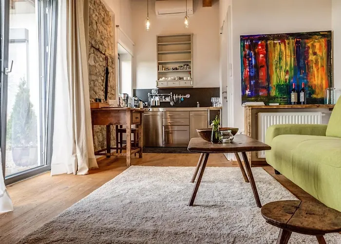 Winzarei Ciringa Menhard 住宿加早餐酒店 4*