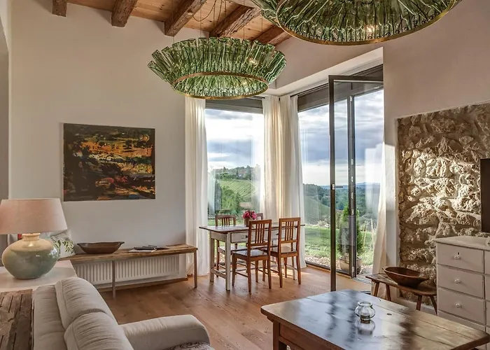 Winzarei Ciringa Menhard 住宿加早餐酒店 4*