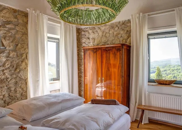 Winzarei Ciringa Menhard 住宿加早餐酒店 4*